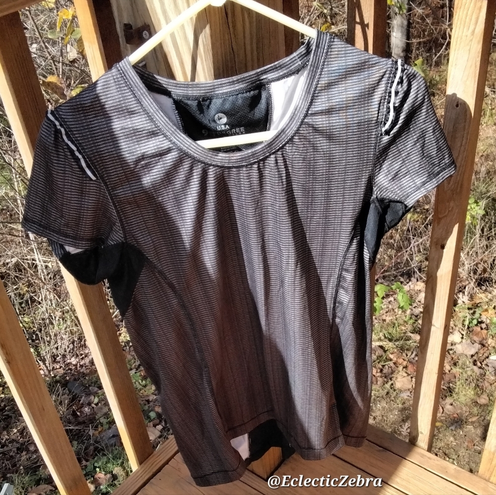 .USA 90 degree by Reflex, Womens Medium tee